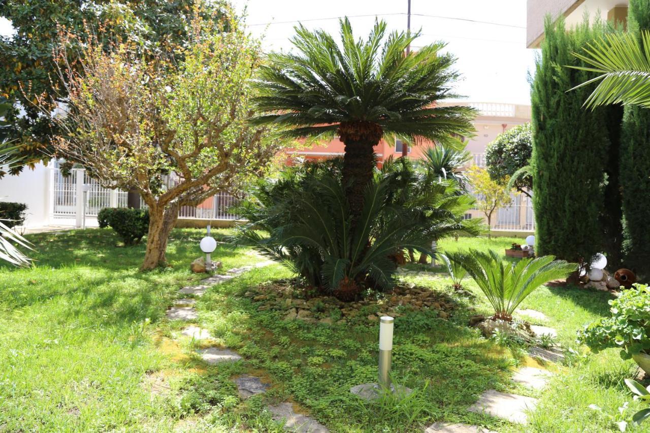 Viro House Bed & Breakfast Squinzano Exterior foto