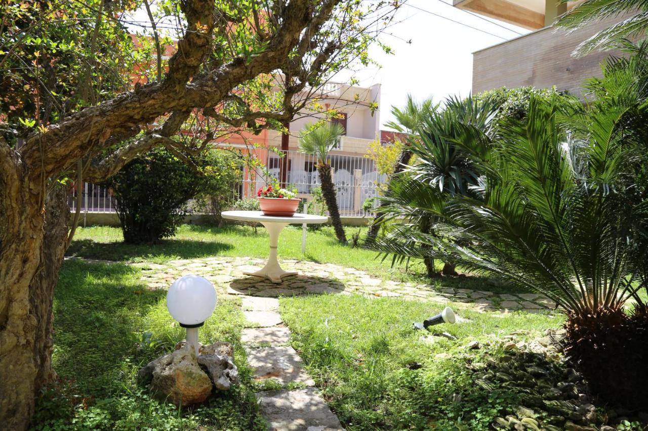 Viro House Bed & Breakfast Squinzano Exterior foto